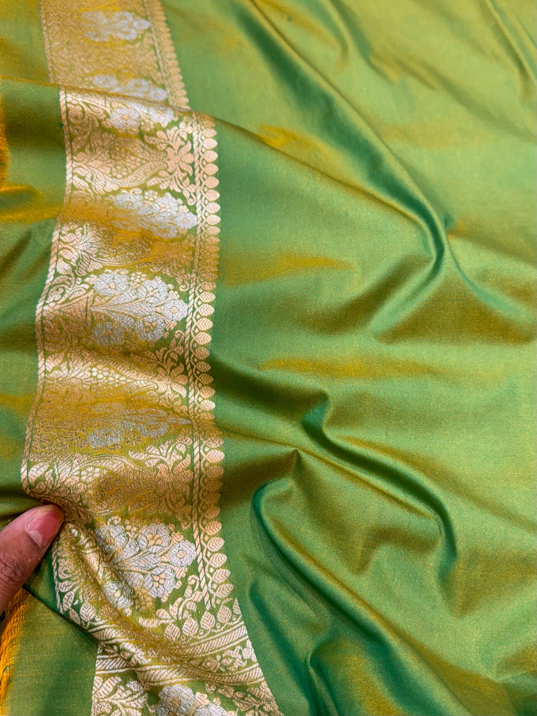 Green Banarasi SemiKatan Silk Partywear Saree