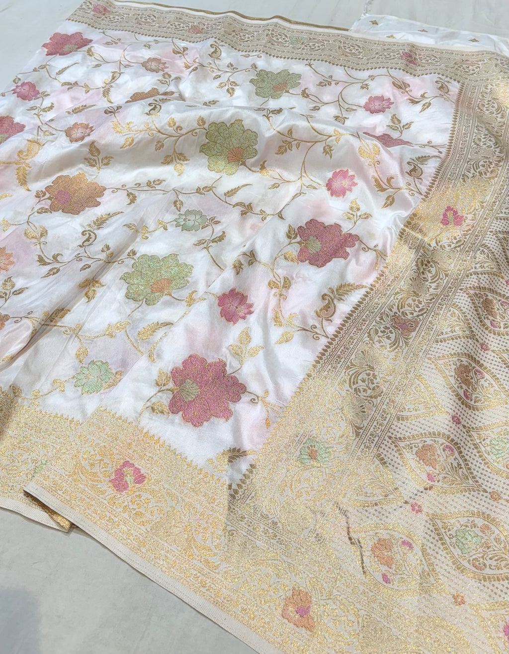 White Banarasi SemiKatan Silk Partywear Saree