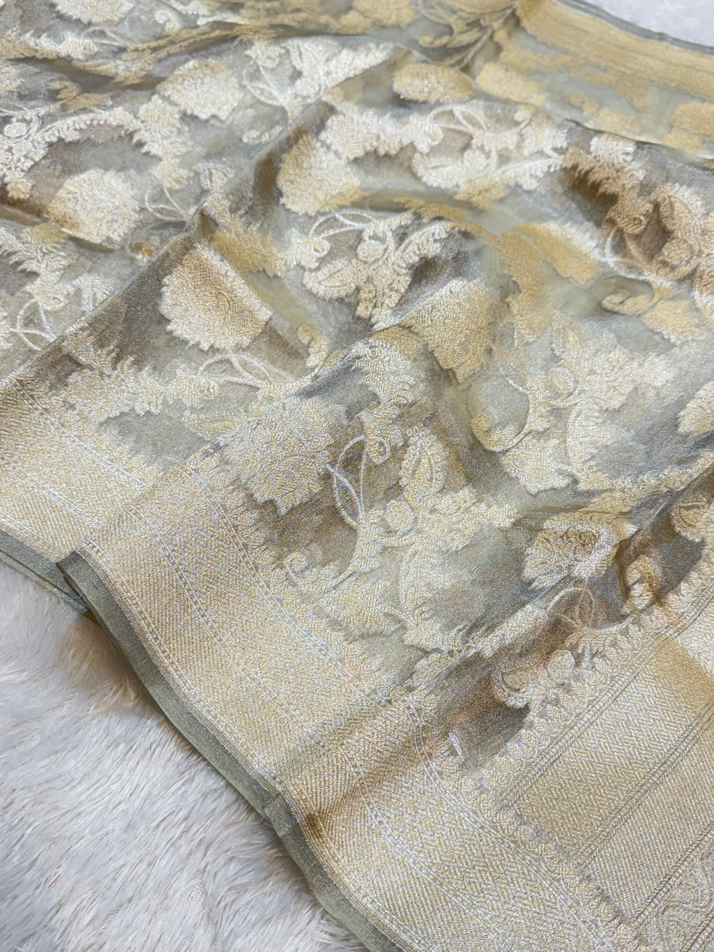 Diamond Golden 100% Pure Tissue Silk Banarasi Partywear Saree
