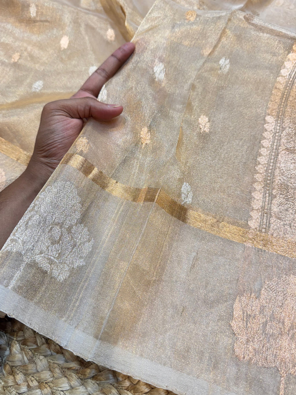 Diamond Gold 100% Pure Banarasi Tissue Silk Handloom Handwoven Saree