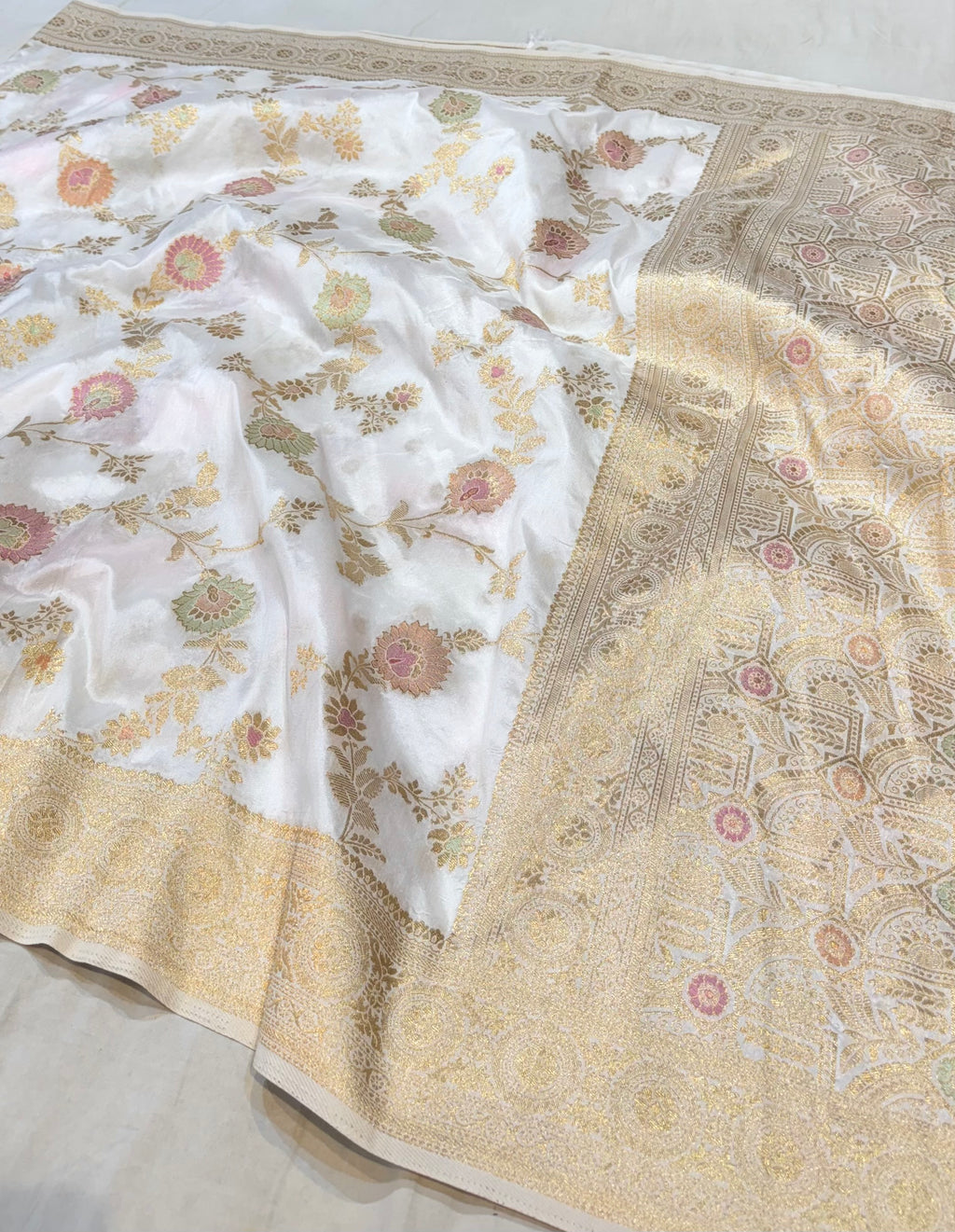 White Banarasi SemiKatan Silk Partywear Saree