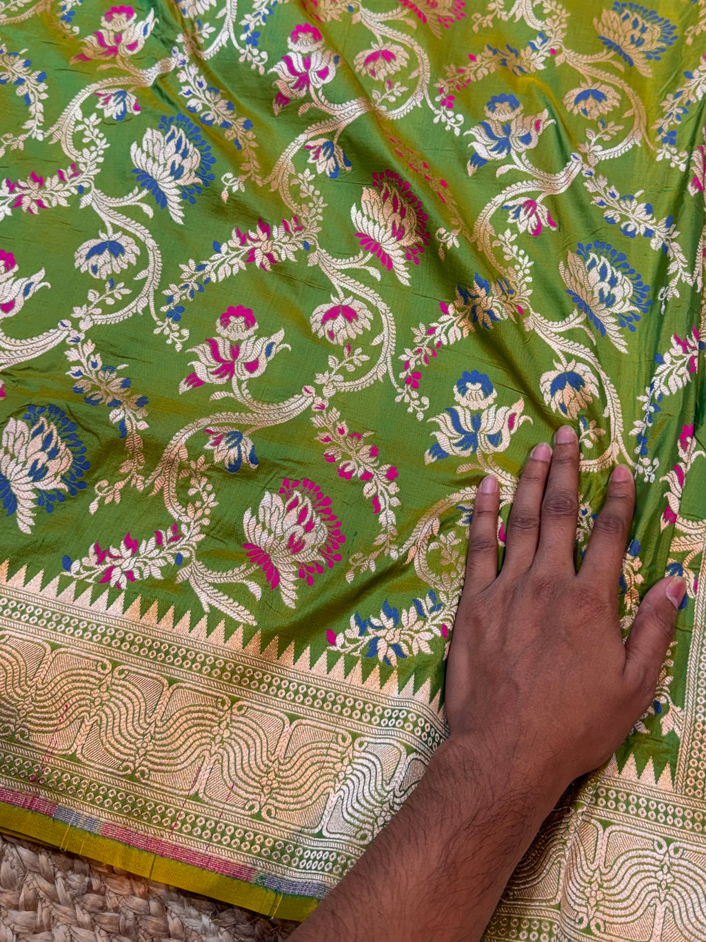 Dual Shade Green 100% Pure Banarasi Katan Silk Meenakari Saree