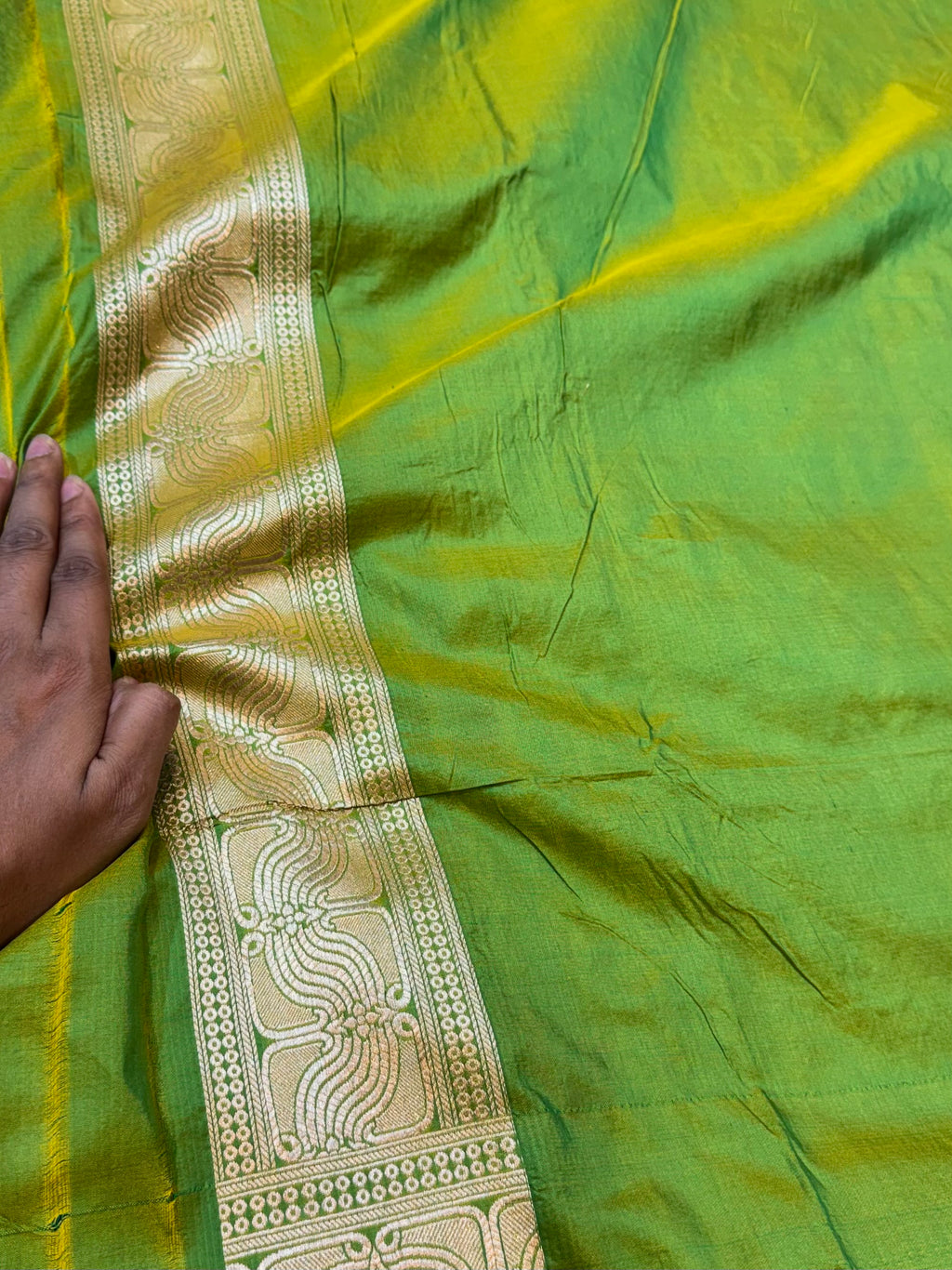 Dual Shade Green 100% Pure Banarasi Katan Silk Meenakari Saree