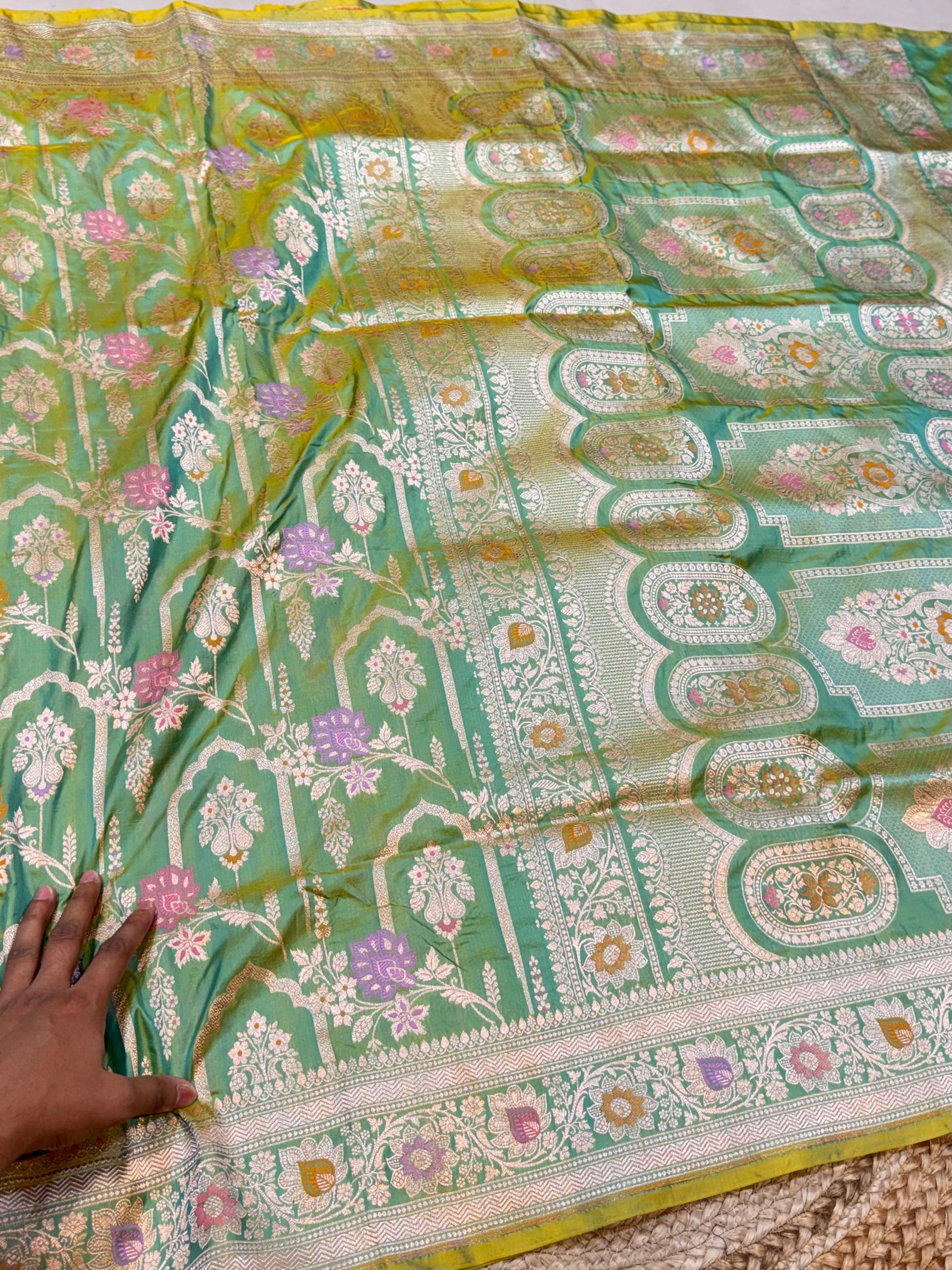 Dual Shade Green 100% Pure Banarasi Katan Silk Meenakari Saree
