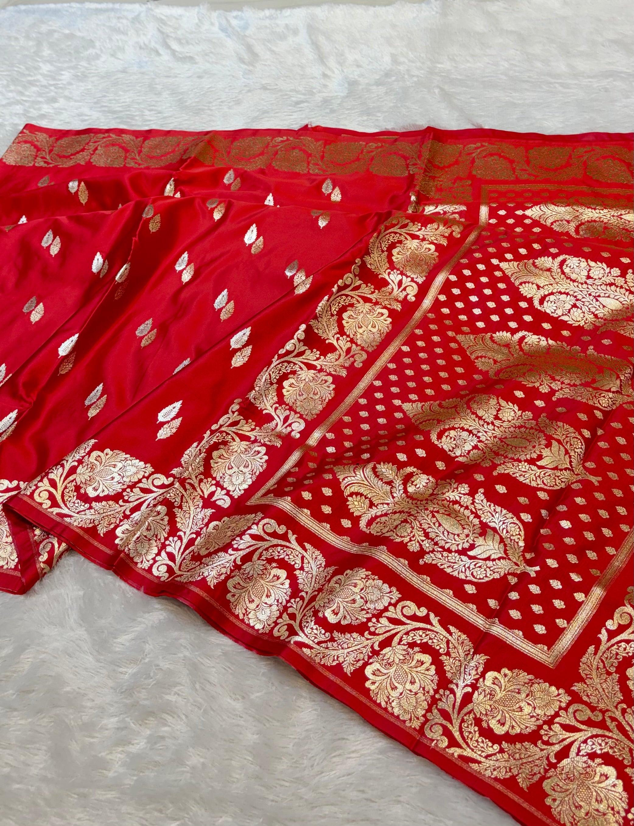 Red Banarasi Soft Meenakari Mashru Silk Partywear Saree
