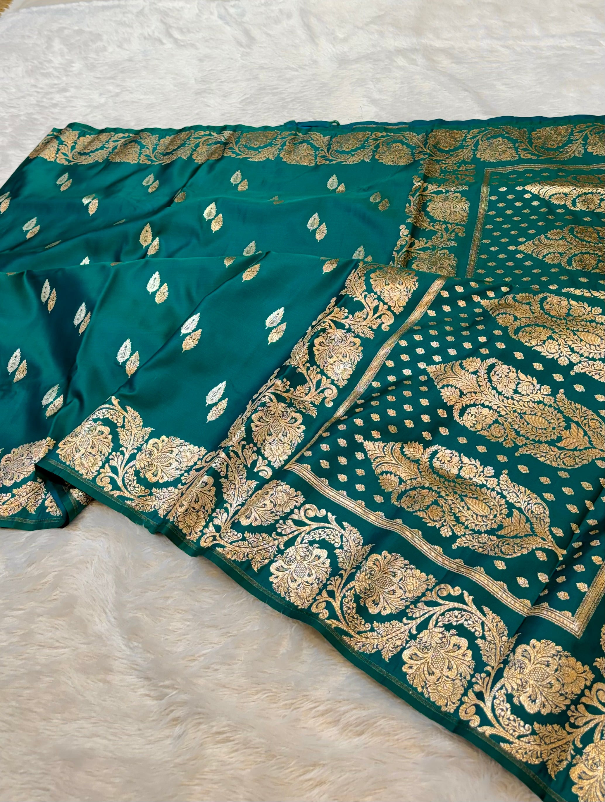 Dual Shade Peacock Green Banarasi Soft Meenakari Mashru Silk Partywear Saree