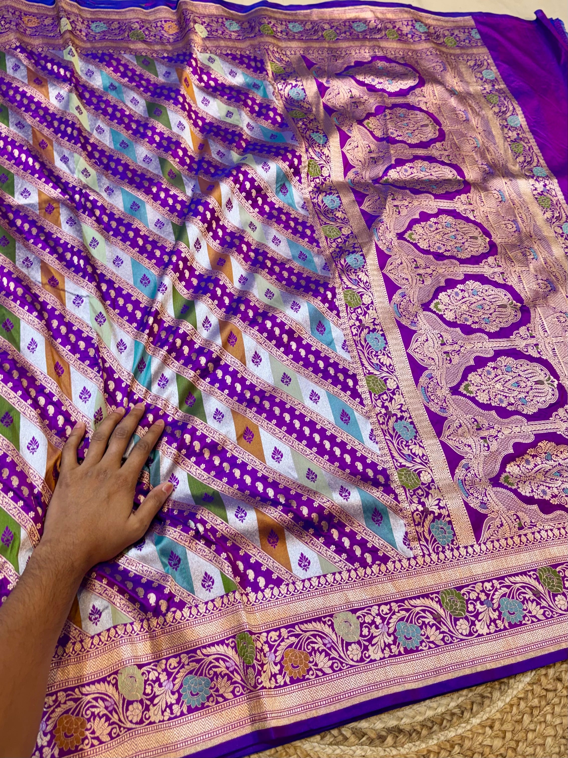 Prebook | Dual shade Blue-Red 100% Pure Banaras Katan Silk Rangkaat Saree