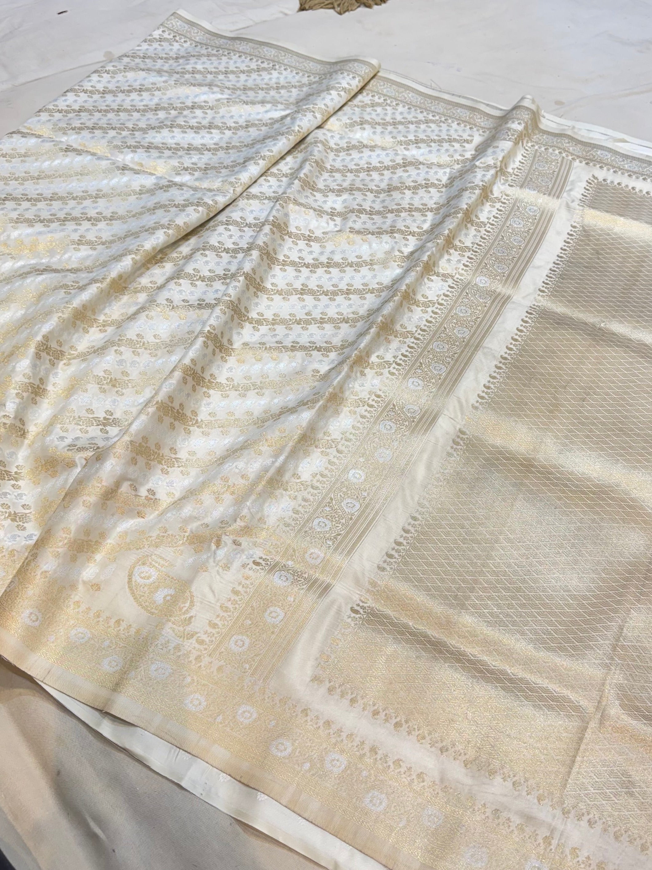 Off White Banarasi SemiKatan Silk Partywear Saree