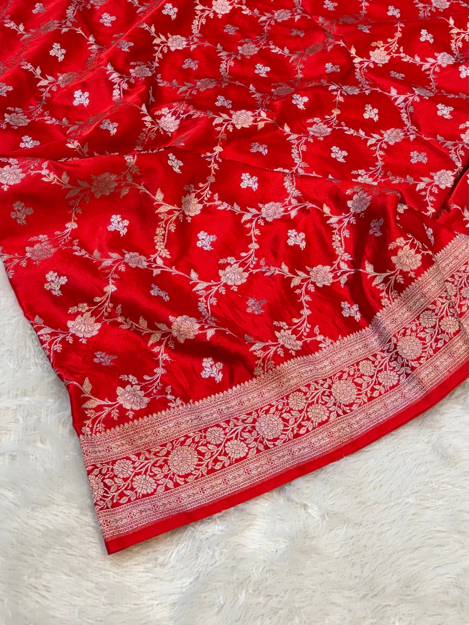 Red Banarasi Soft Meenakari Mashru Silk Partywear Saree