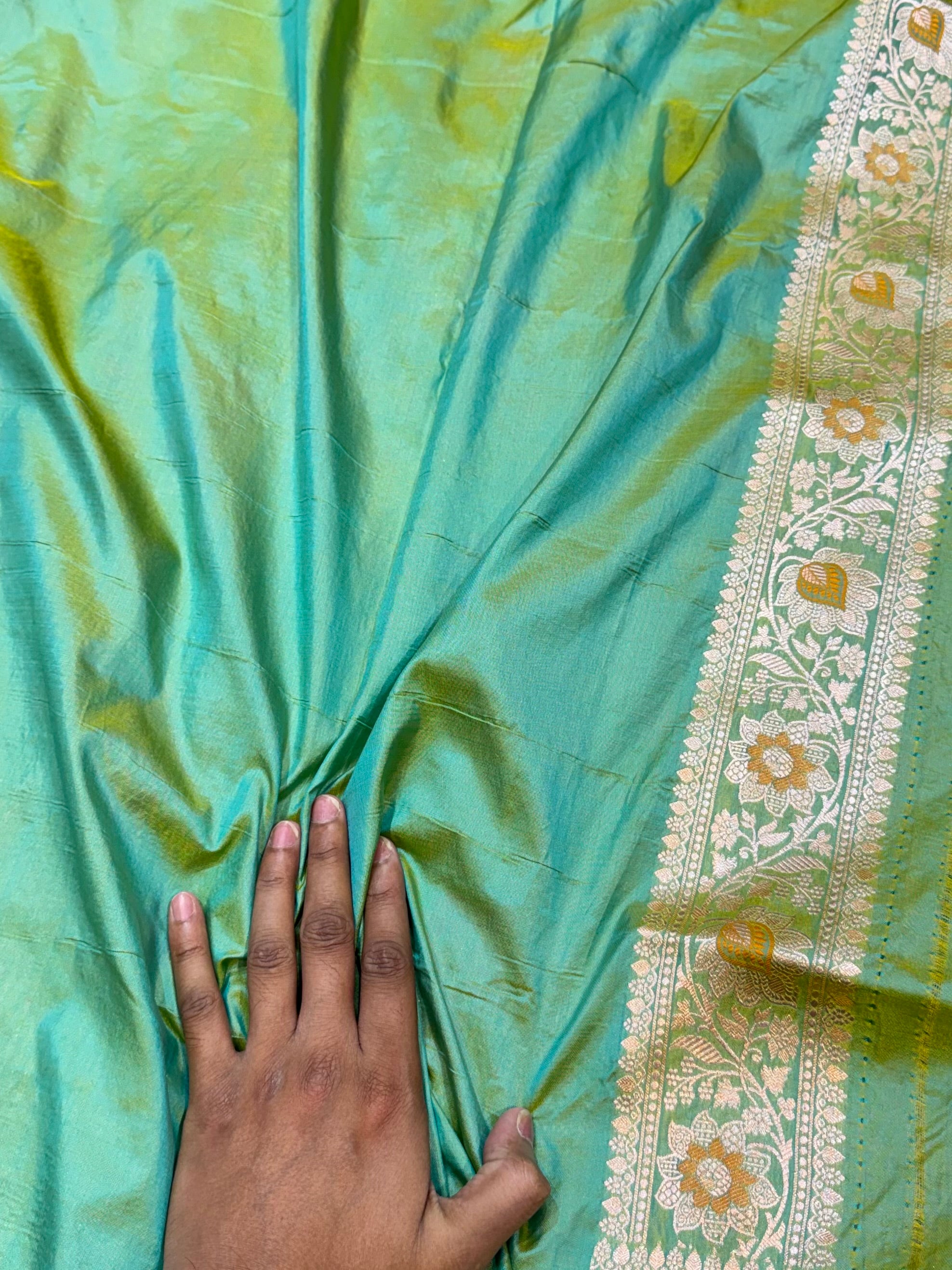 Dual Shade Green 100% Pure Banarasi Katan Silk Meenakari Saree