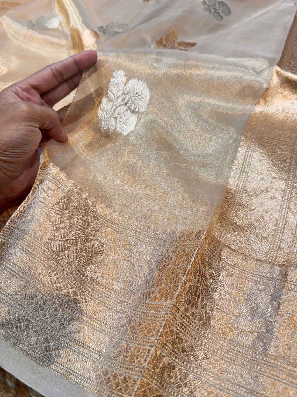 Diamond Gold 100% Pure Banarasi Tissue Silk Handloom Handwoven Saree
