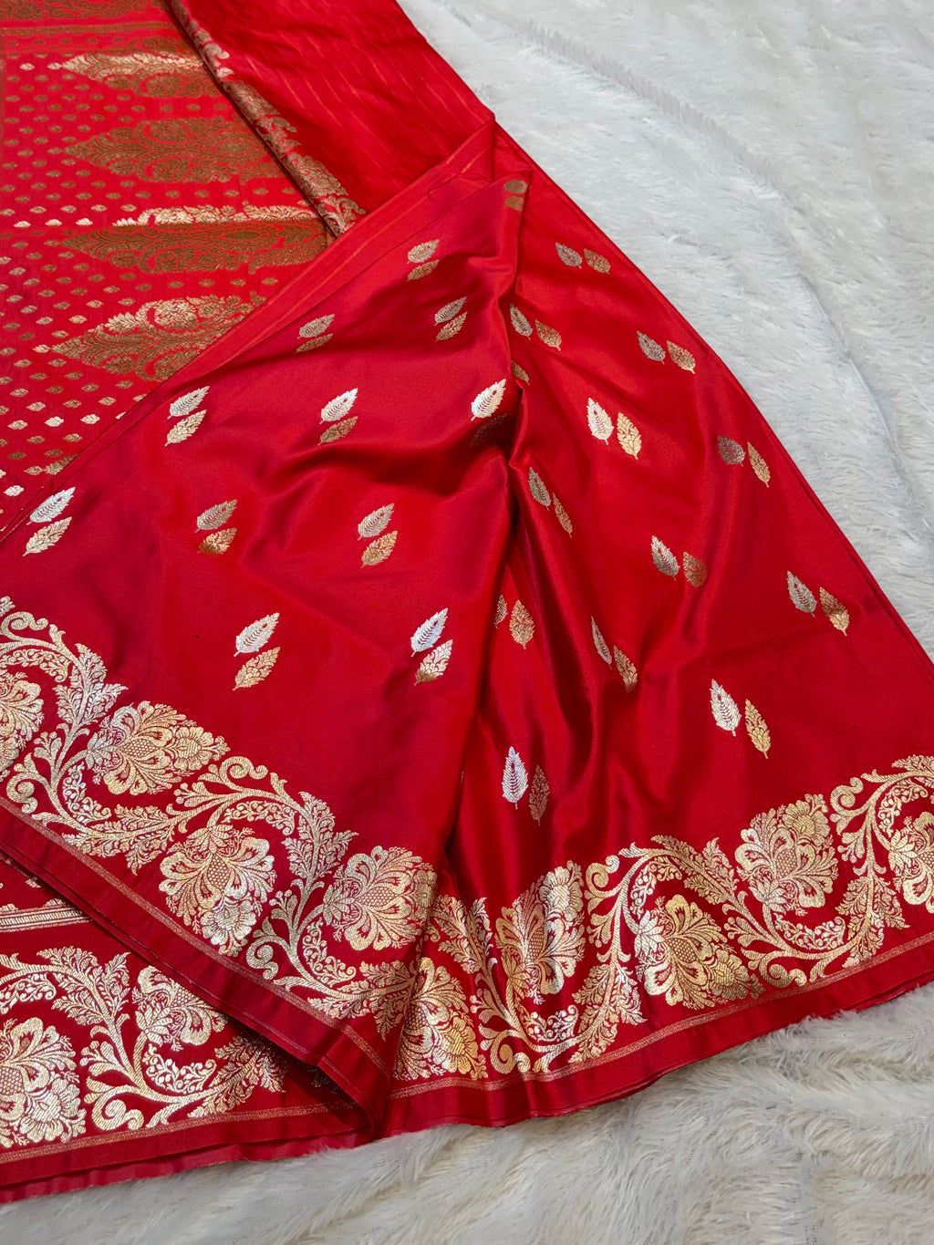 Red Banarasi Soft Meenakari Mashru Silk Partywear Saree