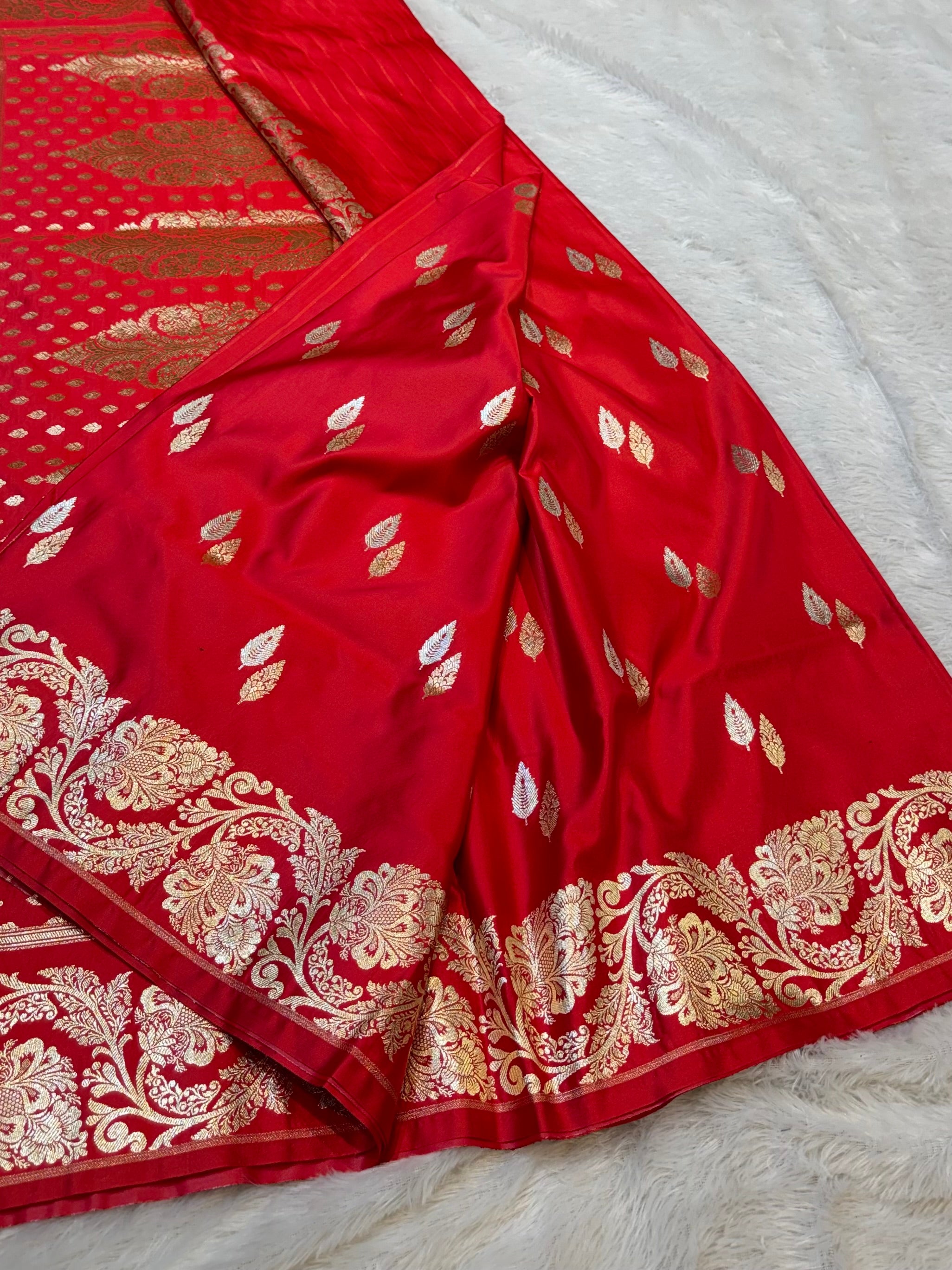 Red Banarasi Soft Meenakari Mashru Silk Partywear Saree