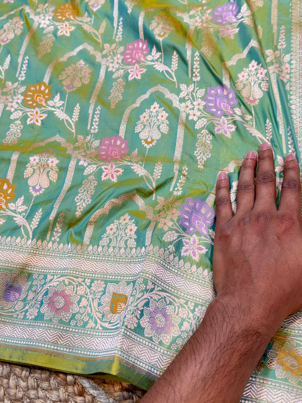 Dual Shade Green 100% Pure Banarasi Katan Silk Meenakari Saree