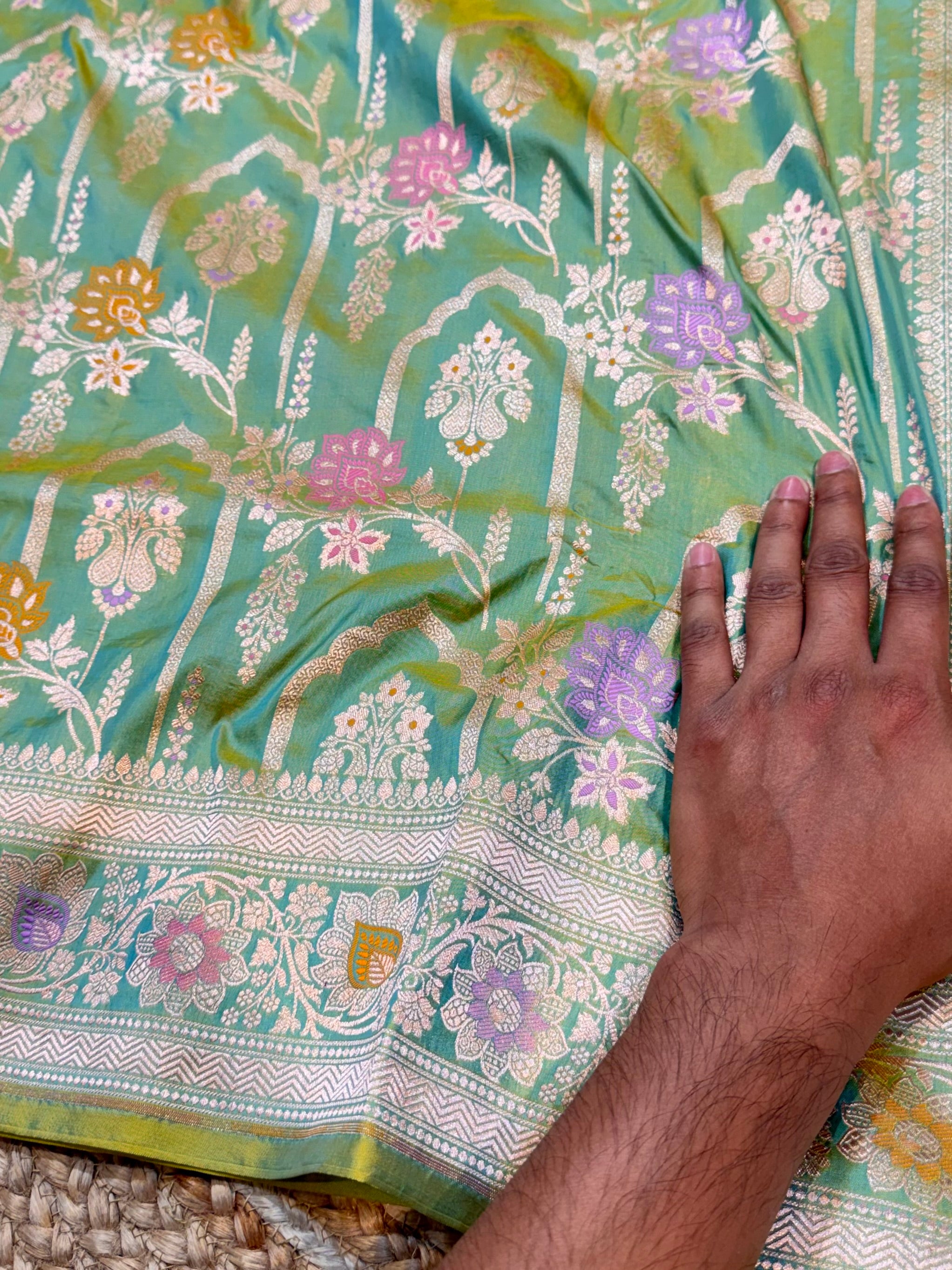Dual Shade Green 100% Pure Banarasi Katan Silk Meenakari Saree