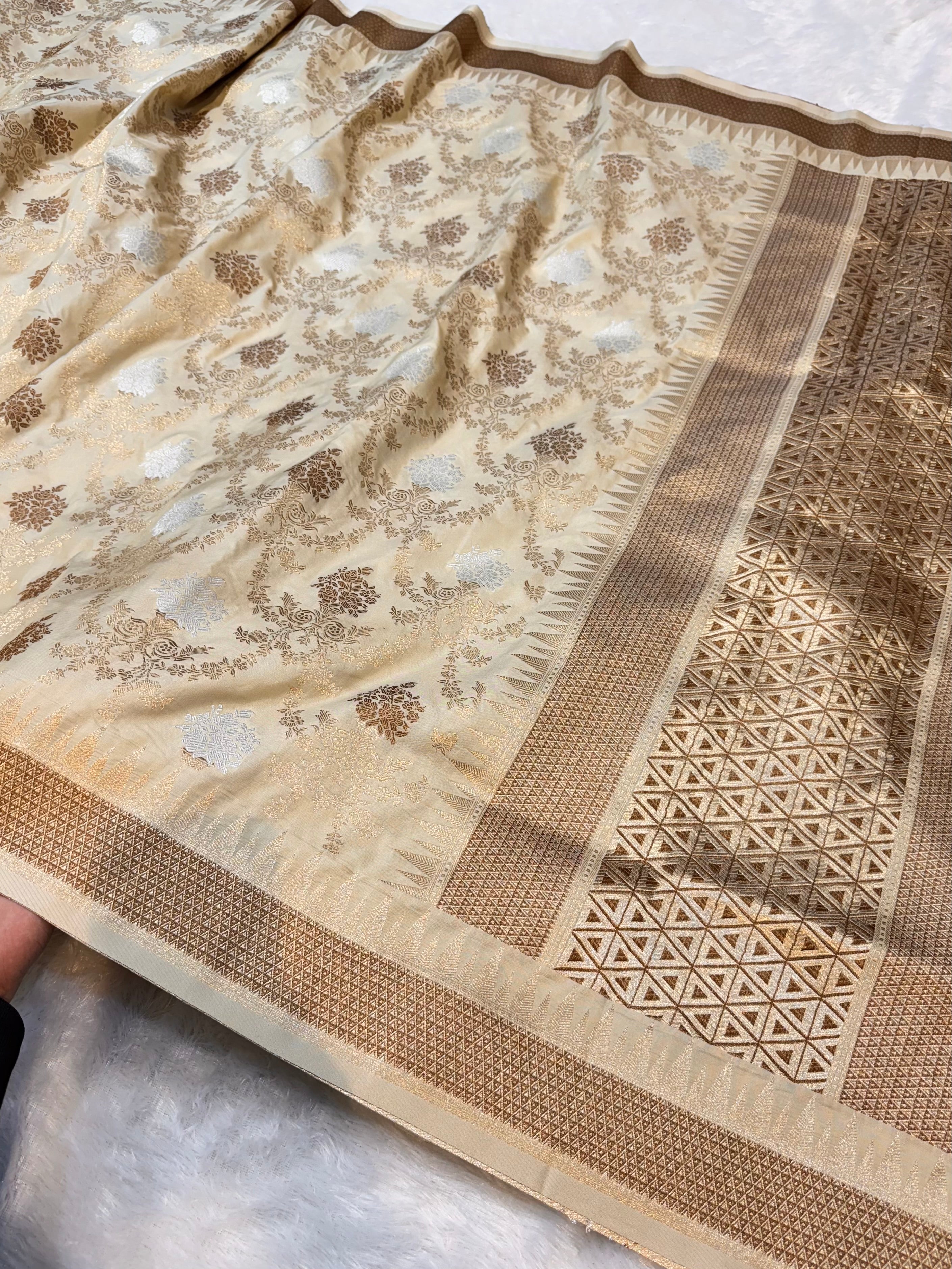 Beige Banarasi SemiKatan Silk Partywear Saree