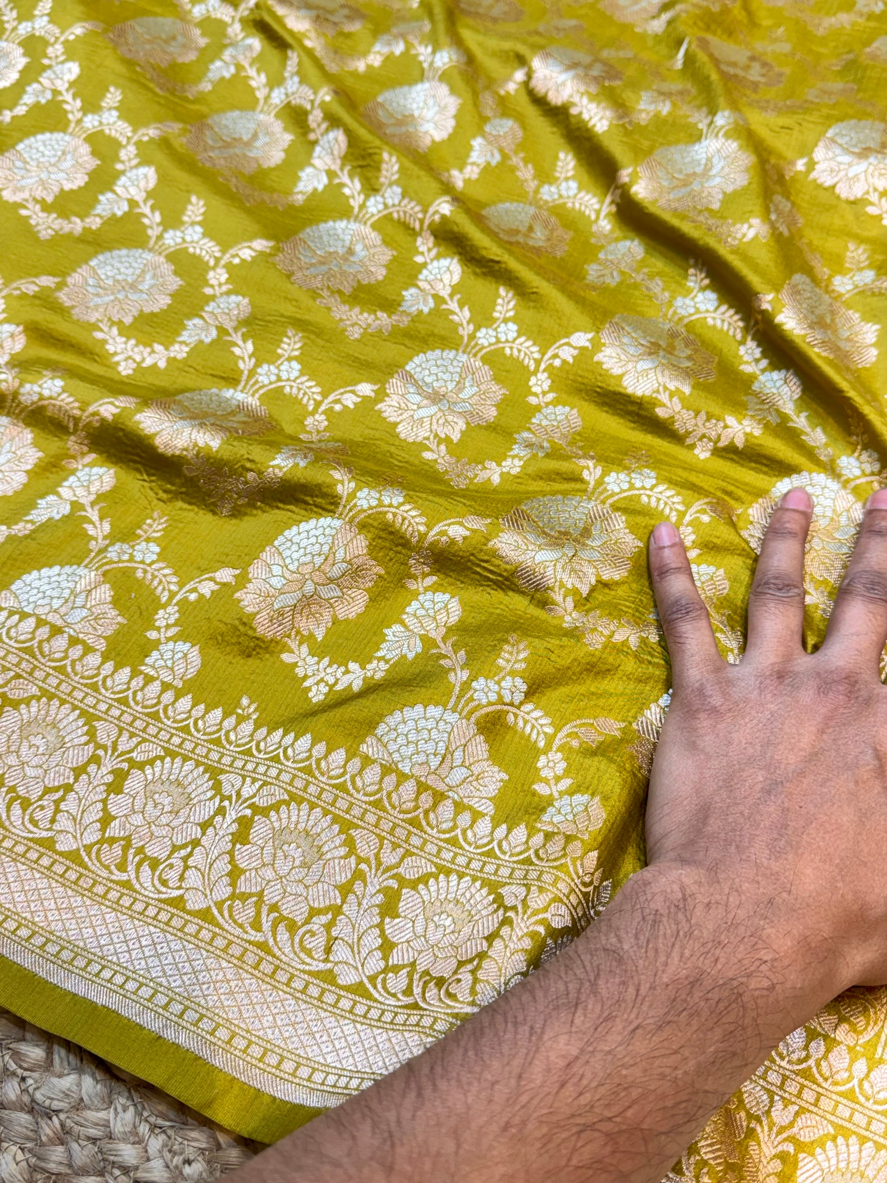 Mehendi Green 100% Pure Banarasi Katan Silk Meenakari Sareee