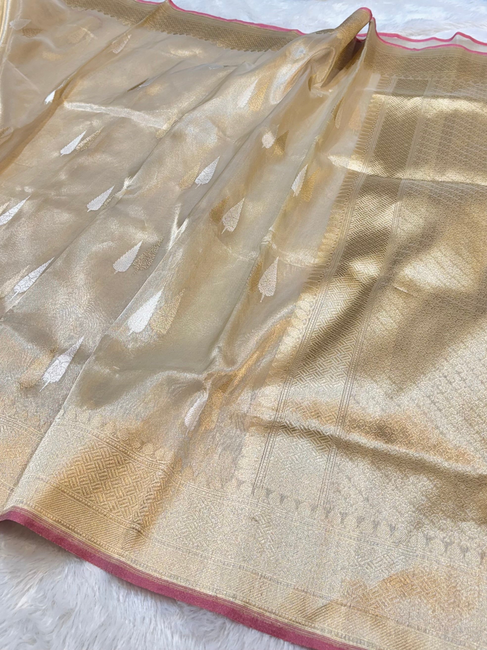 Diamond Gold 100% Pure Banarasi Tissue Silk Handloom Handwoven Saree