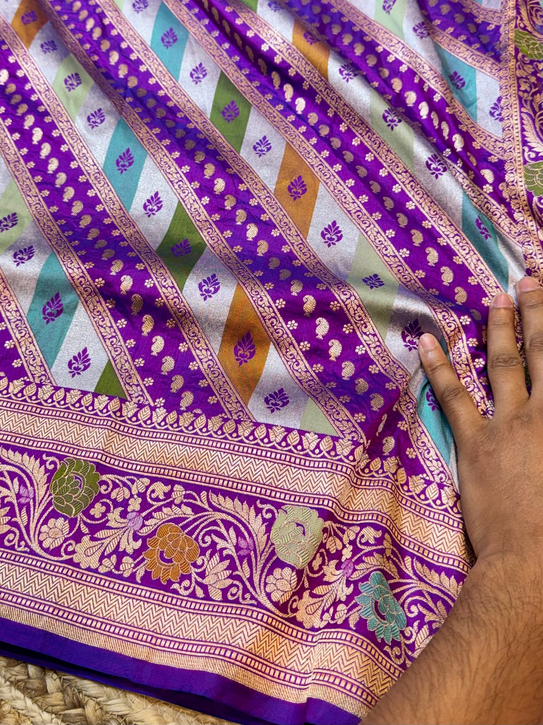 Prebook | Dual shade Blue-Red 100% Pure Banaras Katan Silk Rangkaat Saree