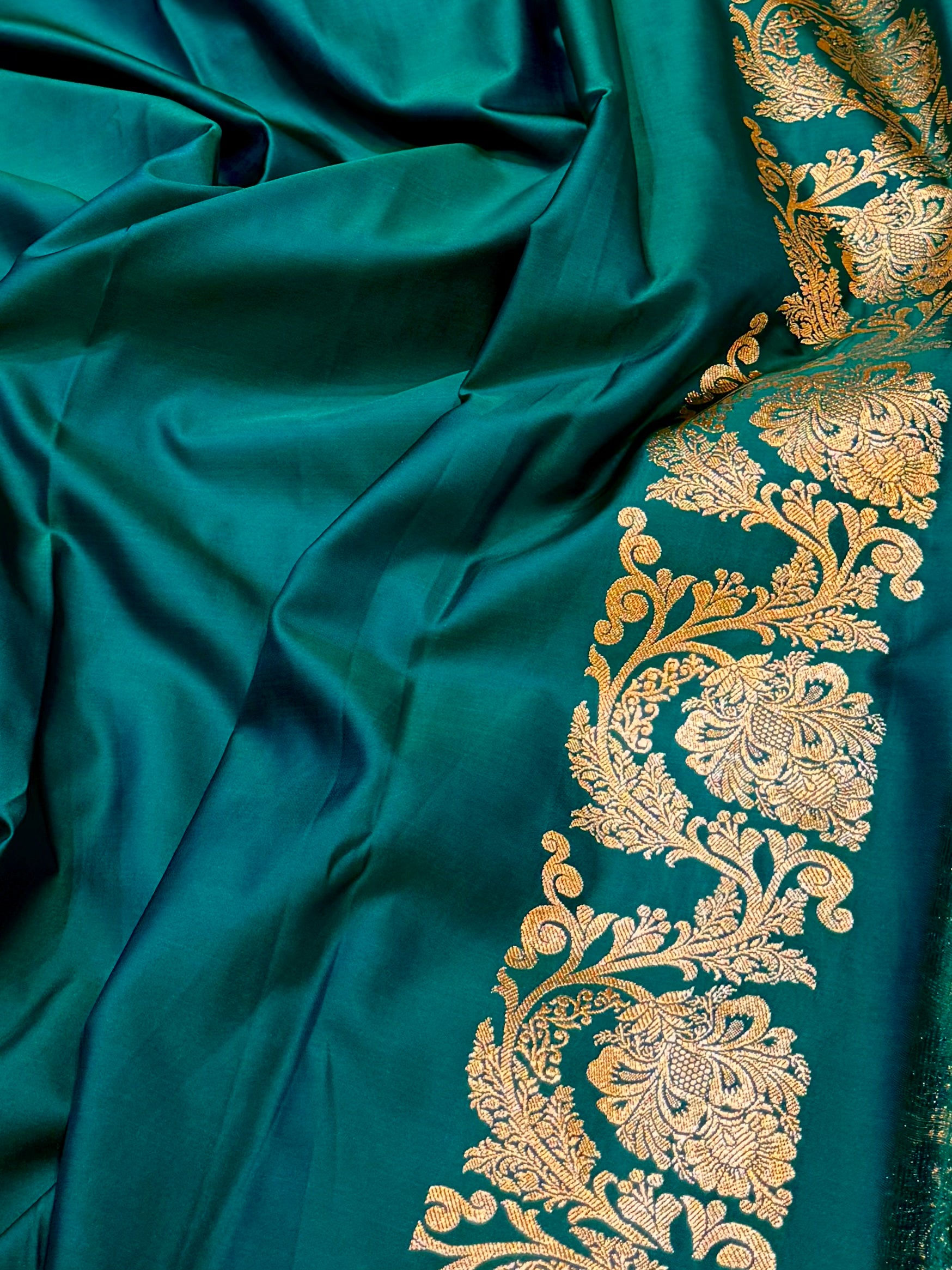 Dual Shade Peacock Green Banarasi Soft Meenakari Mashru Silk Partywear Saree