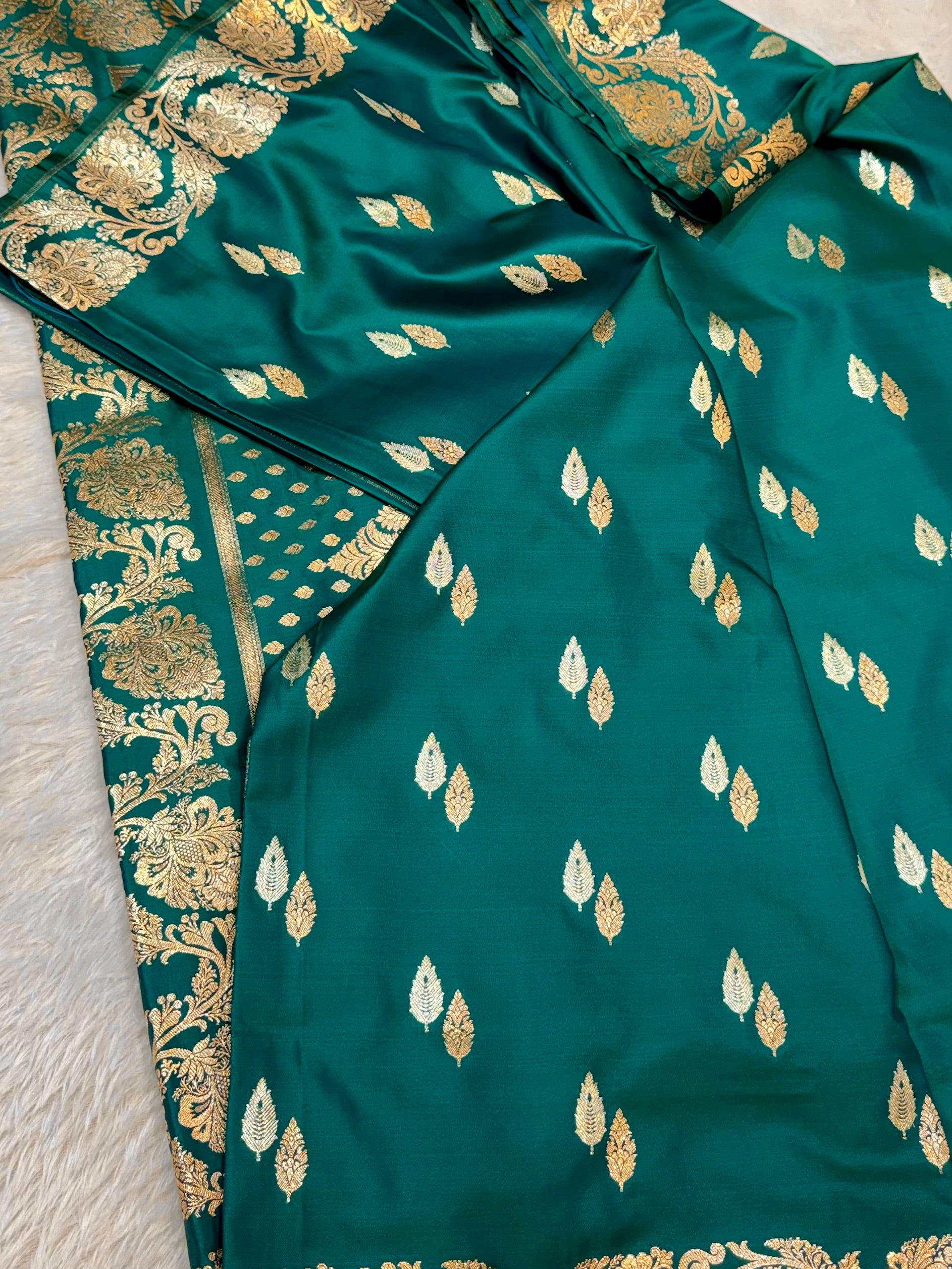 Dual Shade Peacock Green Banarasi Soft Meenakari Mashru Silk Partywear Saree