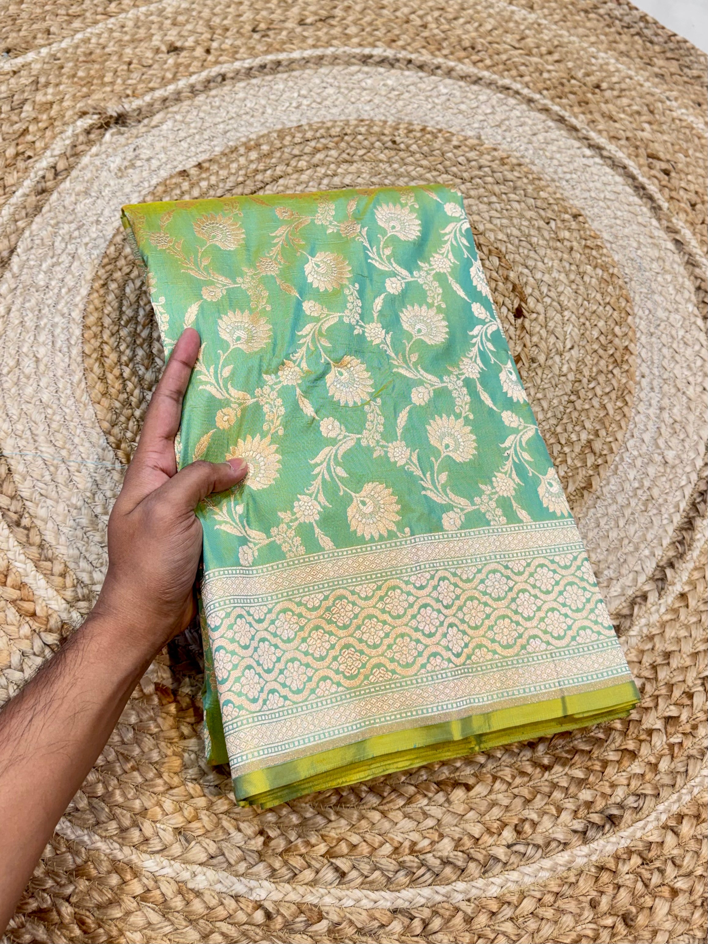 Dual Shade Green 100% Pure Banarasi Katan Silk Saree