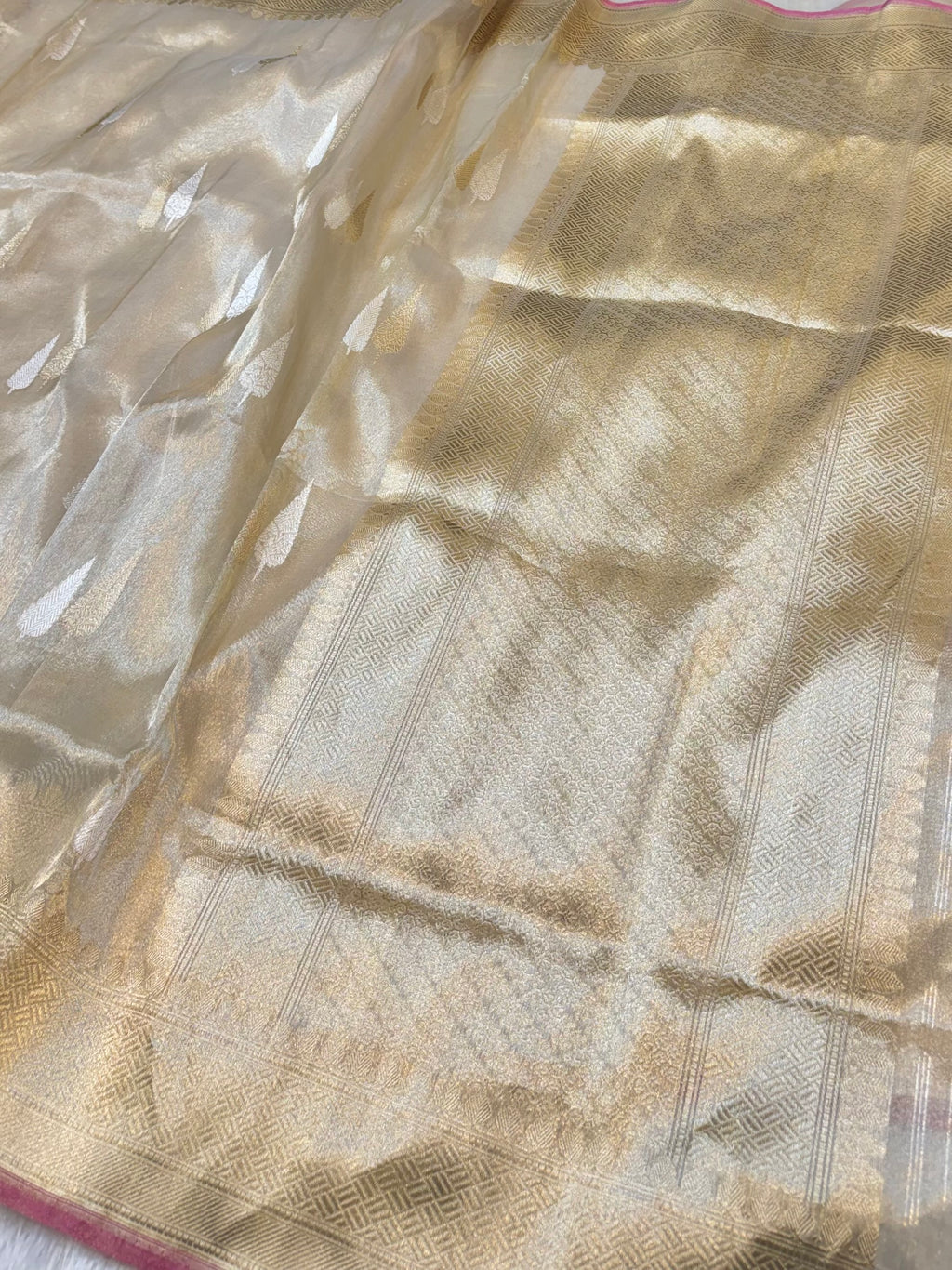 Diamond Gold 100% Pure Banarasi Tissue Silk Handloom Handwoven Saree