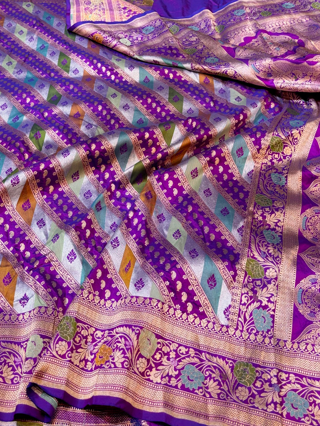 Prebook | Dual shade Blue-Red 100% Pure Banaras Katan Silk Rangkaat Saree