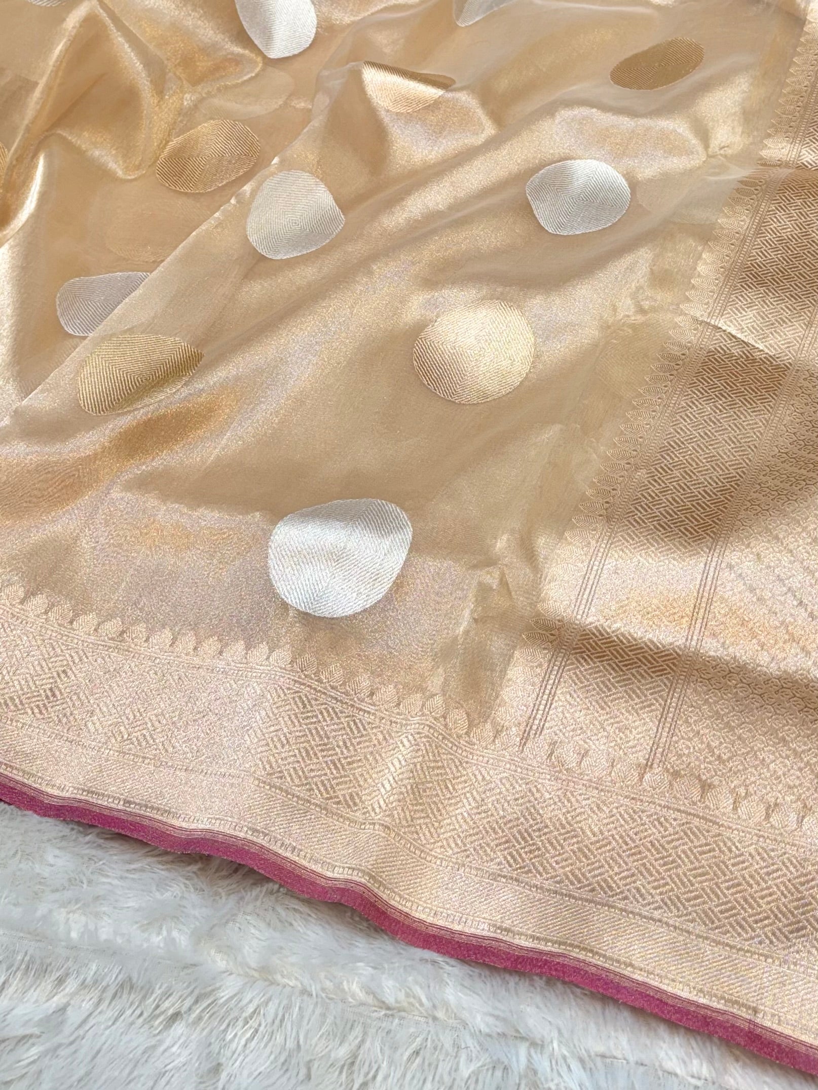 Diamond Gold 100% Pure Banarasi Tissue Silk Handloom Handwoven Saree