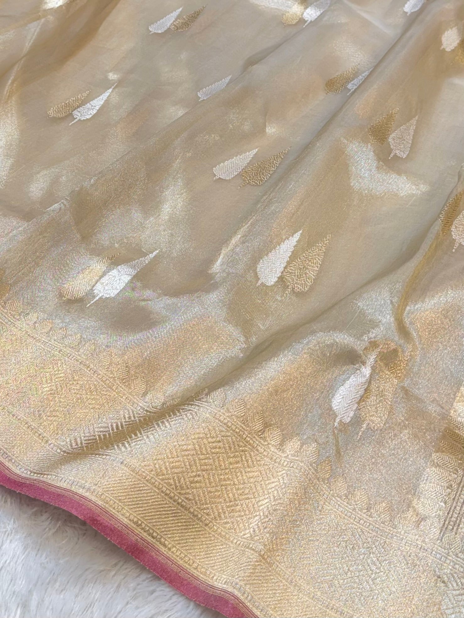Diamond Gold 100% Pure Banarasi Tissue Silk Handloom Handwoven Saree