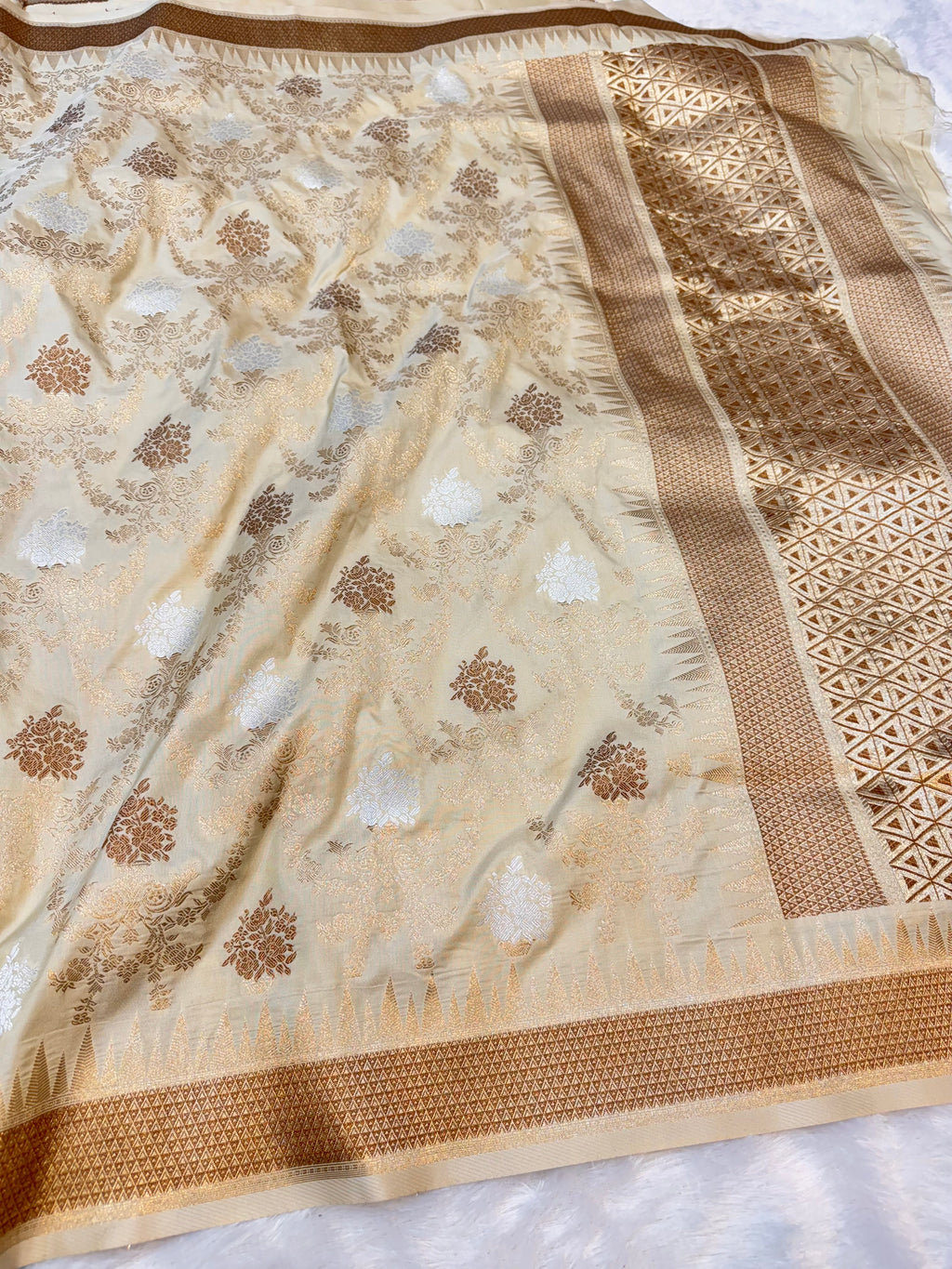 Beige Banarasi SemiKatan Silk Partywear Saree