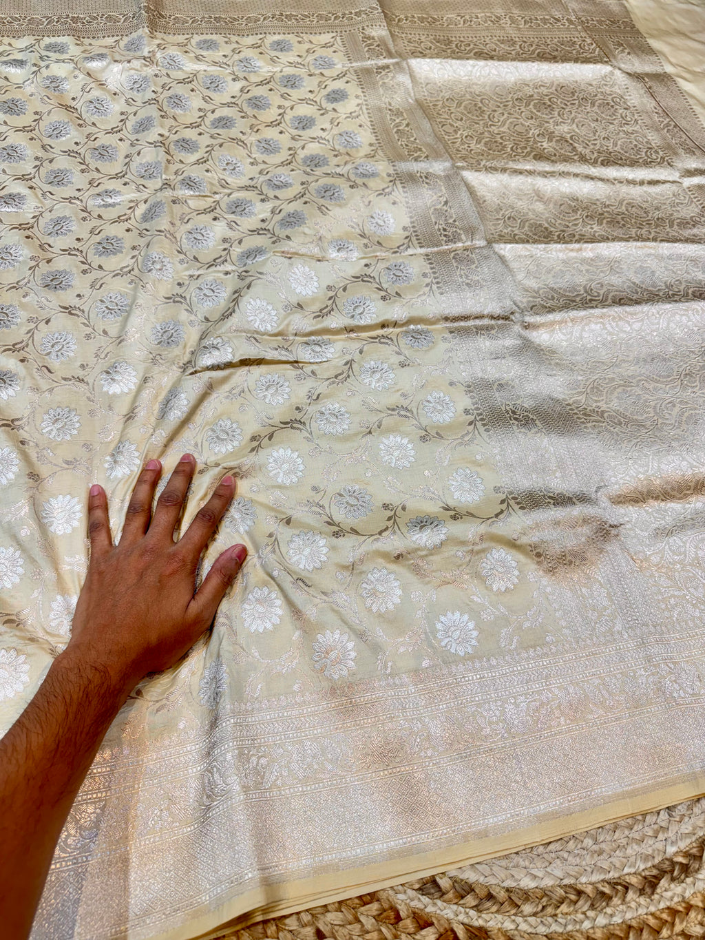 Off White 100% Pure Banarasi Katan Silk Meenakari Saree