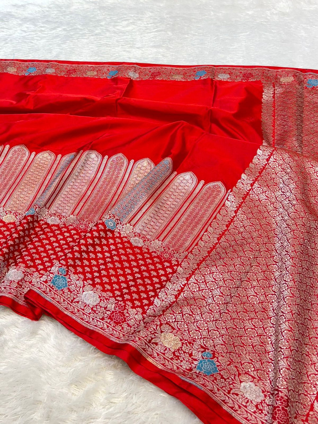 Red Banarasi Soft Meenakari Mashru Silk Partywear Saree